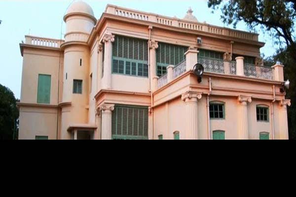 Patha-Bhavana-Campus-in-Shantiniketan